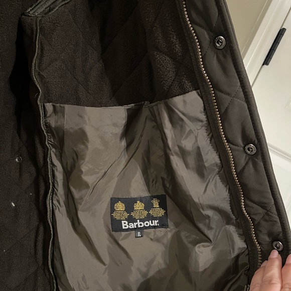 Men’s Barbour quilted leather trimmed jacket - Picture 11 of 16